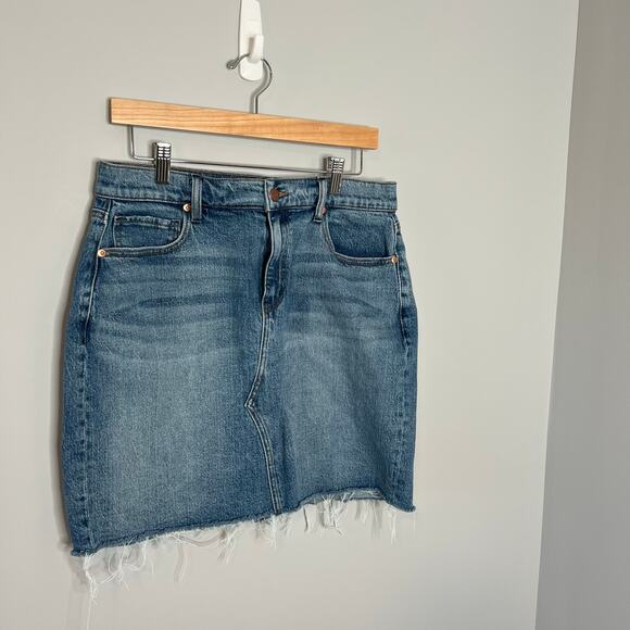 Evereve Jean Skirt with Raw Hem Size 32 - Picture 6 of 16